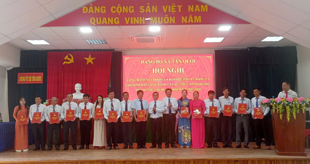 Xã Tân Quới công bố Quyết định của BTV Đảng ủy xã chỉ định BCH và các chức danh Bí thư, Phó Bí thư các ấp