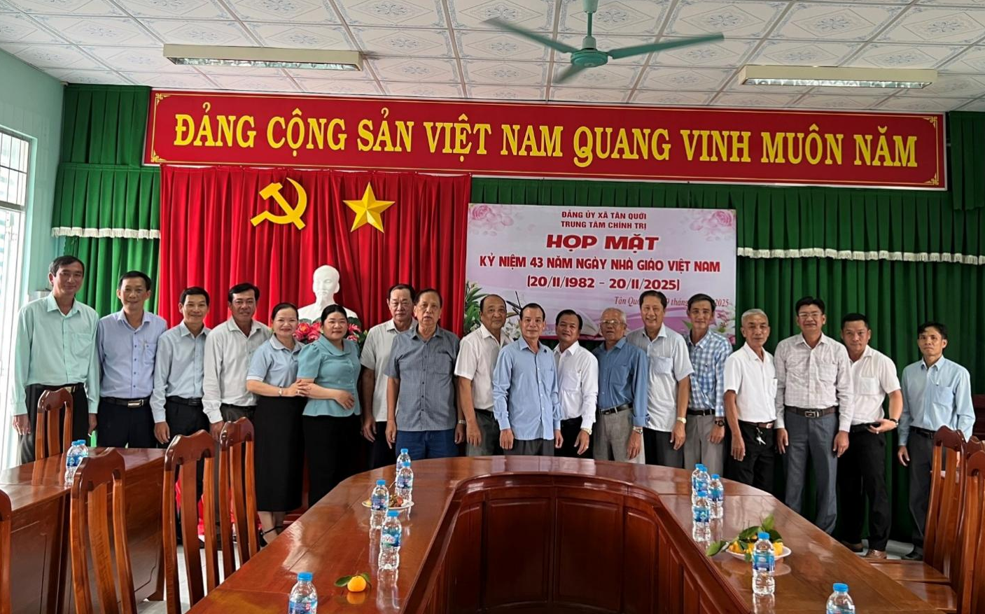 Trung tâm Chính trị xã Tân Quới tổ chức Họp mặt Kỷ niệm 43 năm Ngày Nhà giáo Việt Nam (20/11/1982 - 20/11/2025)
